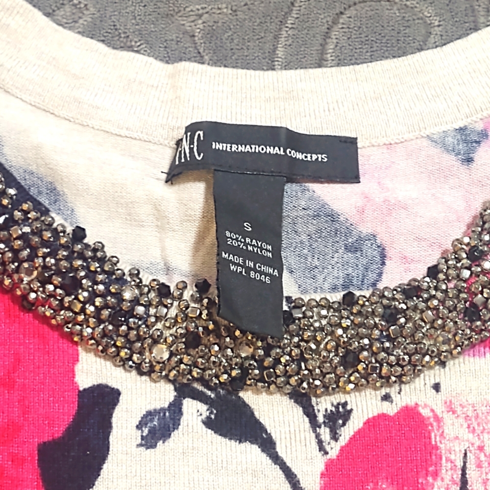 🌷INC Women's size S Short sleeve Knit Top w/ Beaded collar - Picture 3 of 4